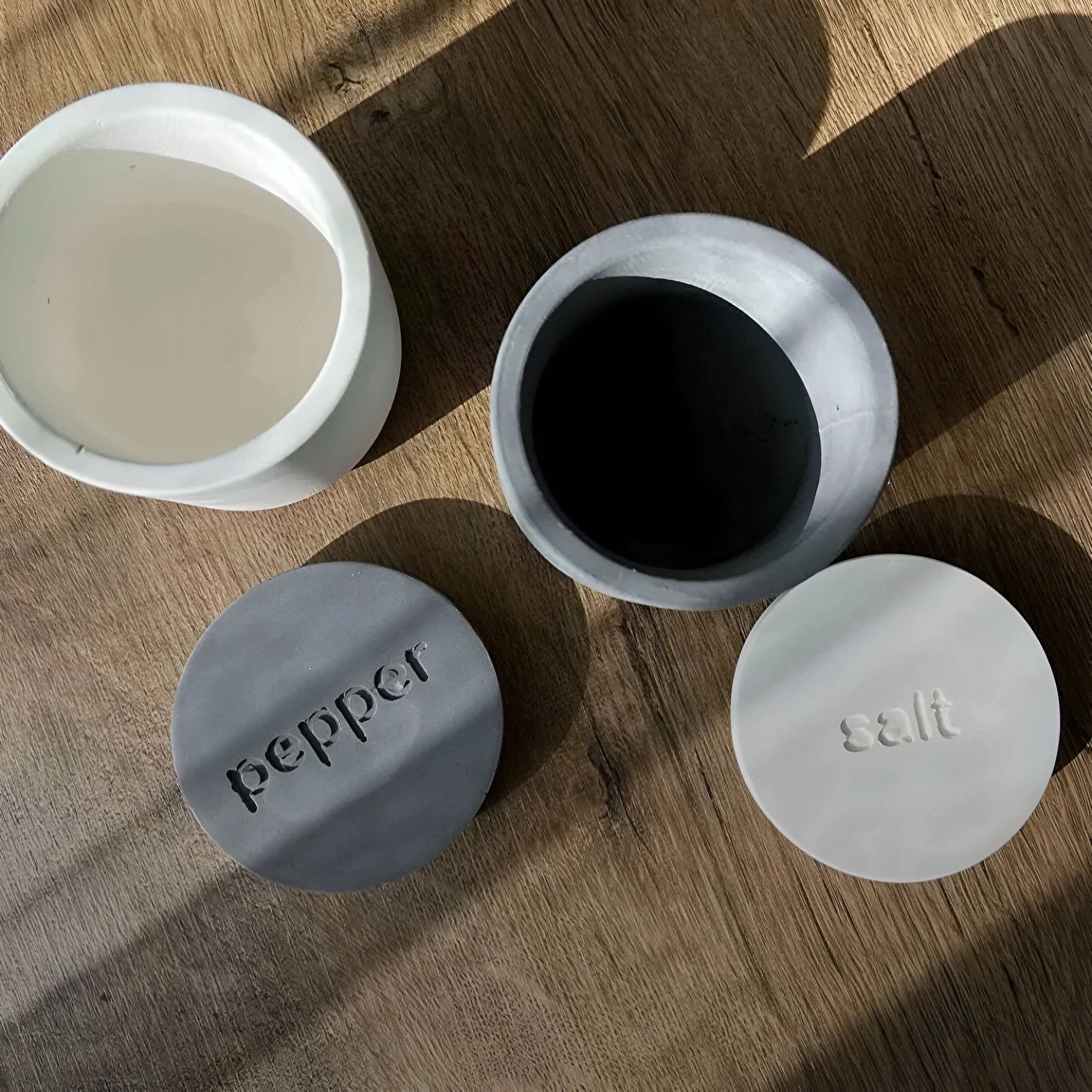 Dekorux - Minimalist Salt & Pepper Set